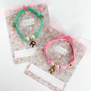 Detalle pulsera perlas tarjeta Liberty