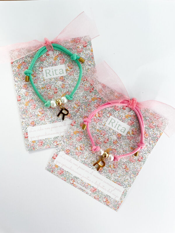 Detalle pulsera perlas tarjeta Liberty