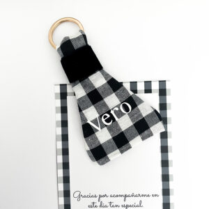 Detalle llavero Vichy negro