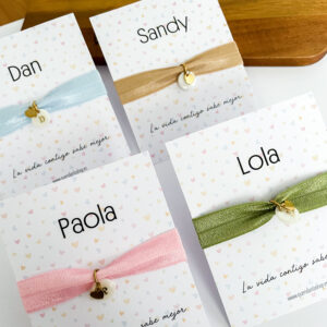 Detalle pulsera elástica corazones