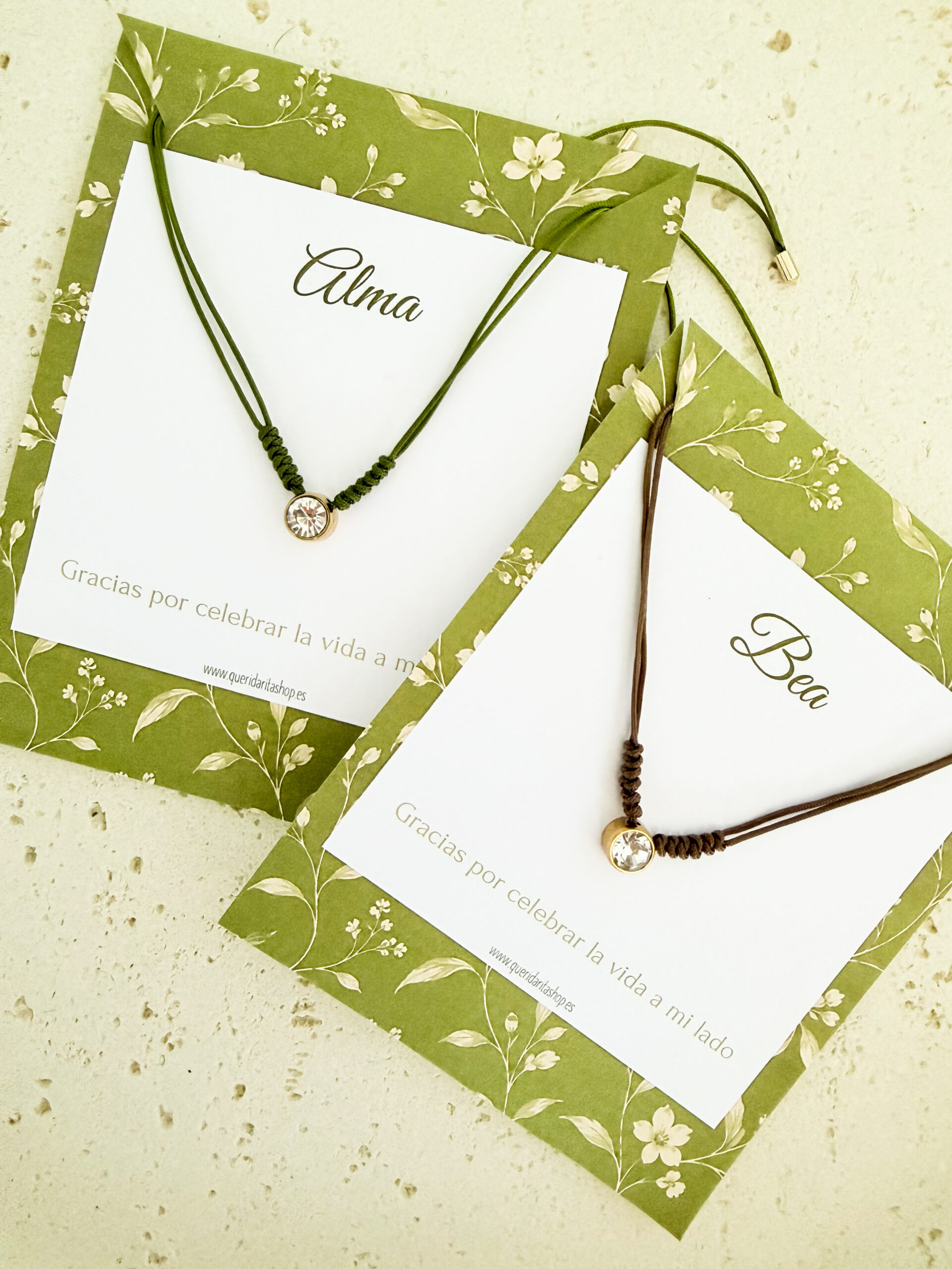 Detalle collar verde oliva